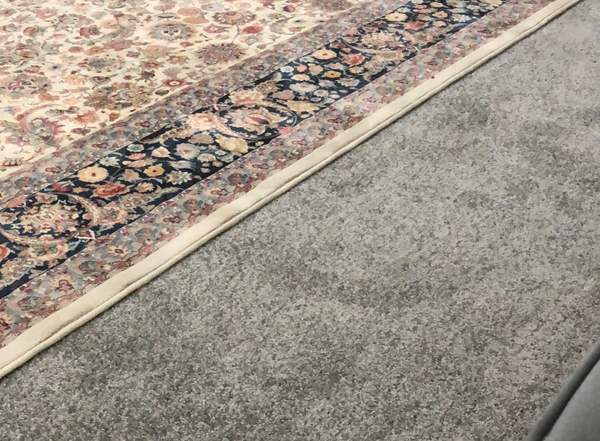 ایا فرش روی موکت سر میخورد؟